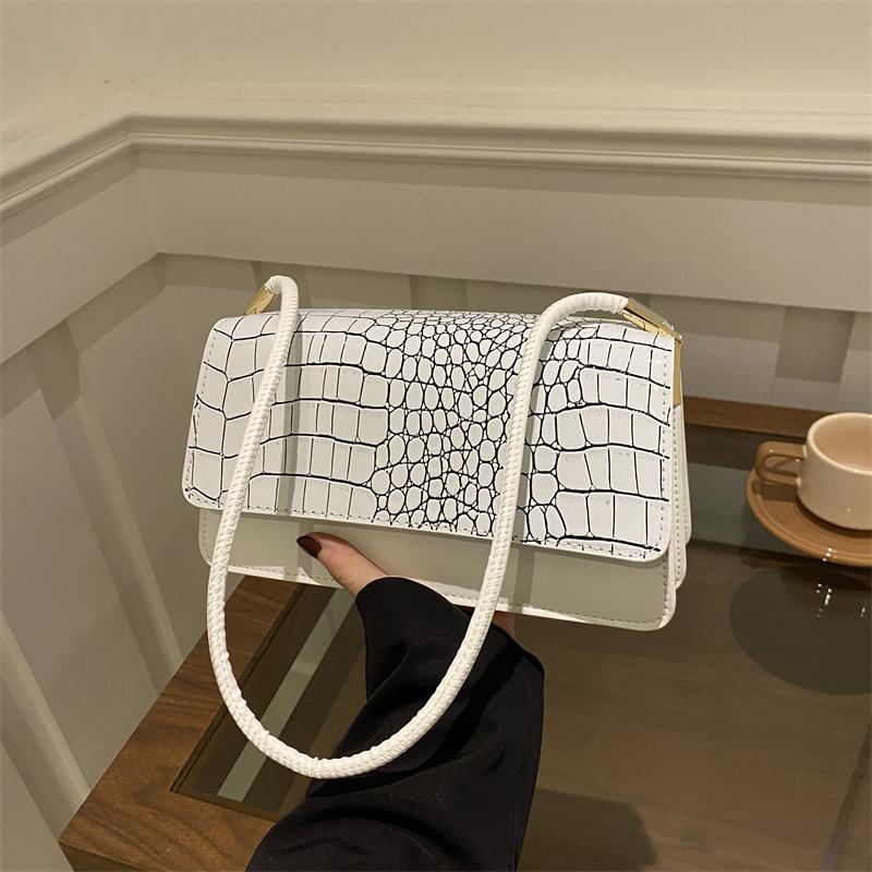 Bags Women s niche simple retro handbags Women s versatile baguette bags Underarm shoulder small square bags белый
Bags Women s niche simple retro handbags Women s versatile baguette bags Underarm shoulder small square bags белый