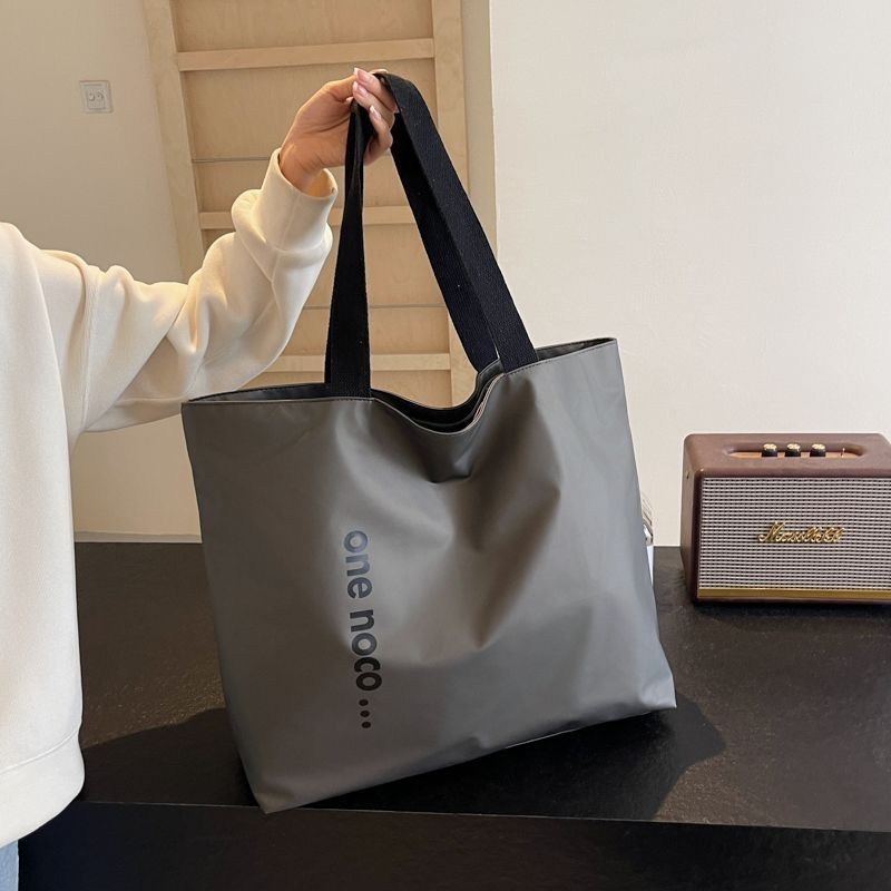 Large capacity portable handbag winter new simple fashion travel bag shoulder commuter casual tote bag шампанського
Large capacity portable handbag winter new simple fashion travel bag shoulder commuter casual tote bag шампанського