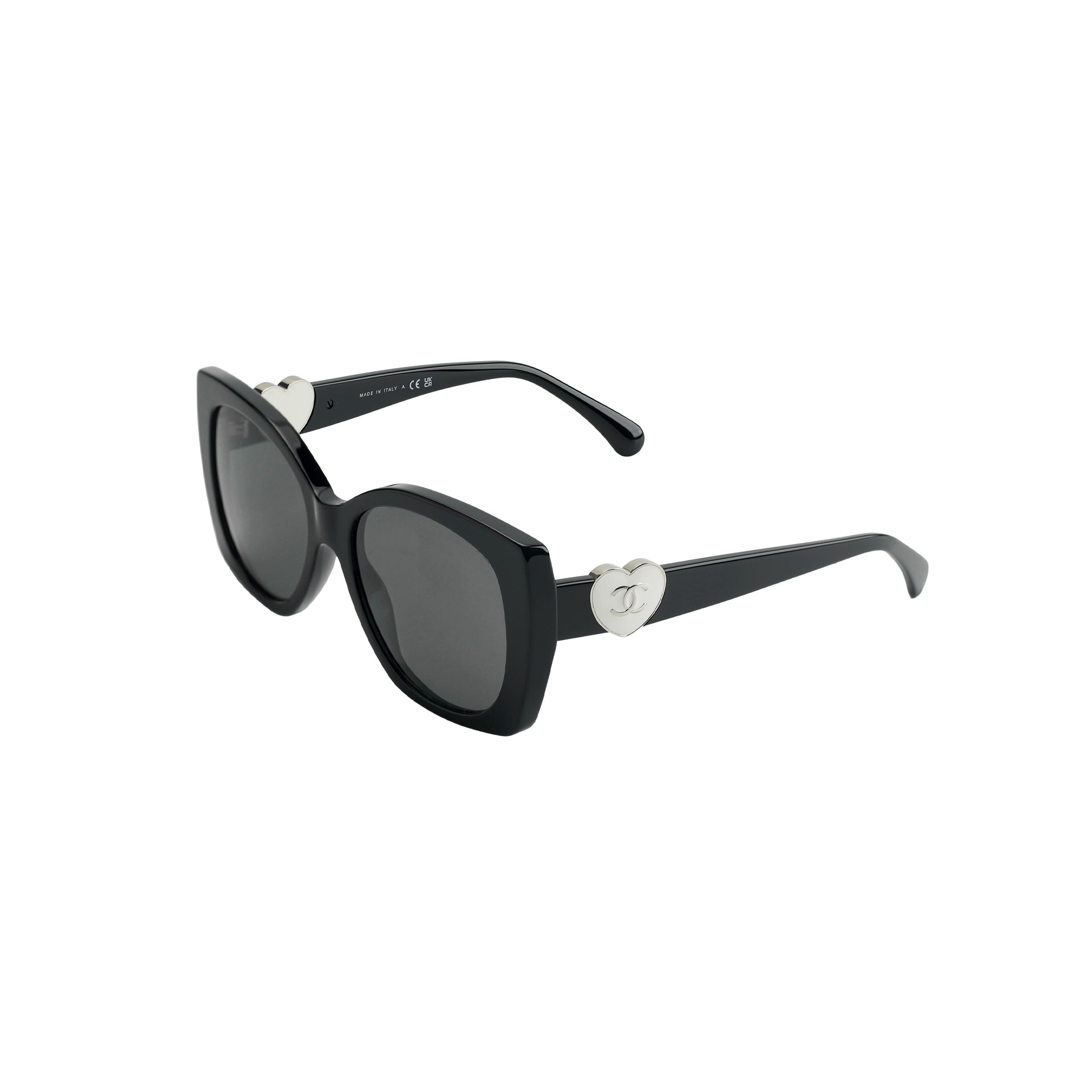 Chanel Logo Butterfly Sunglasses Women sunglasses Black 0CH5519 Basic Packaging-Eyeglass Case+Box,55,Black
Chanel Logo Butterfly Sunglasses Women sunglasses Black 0CH5519 Basic Packaging-Eyeglass Case+Box,55,Black