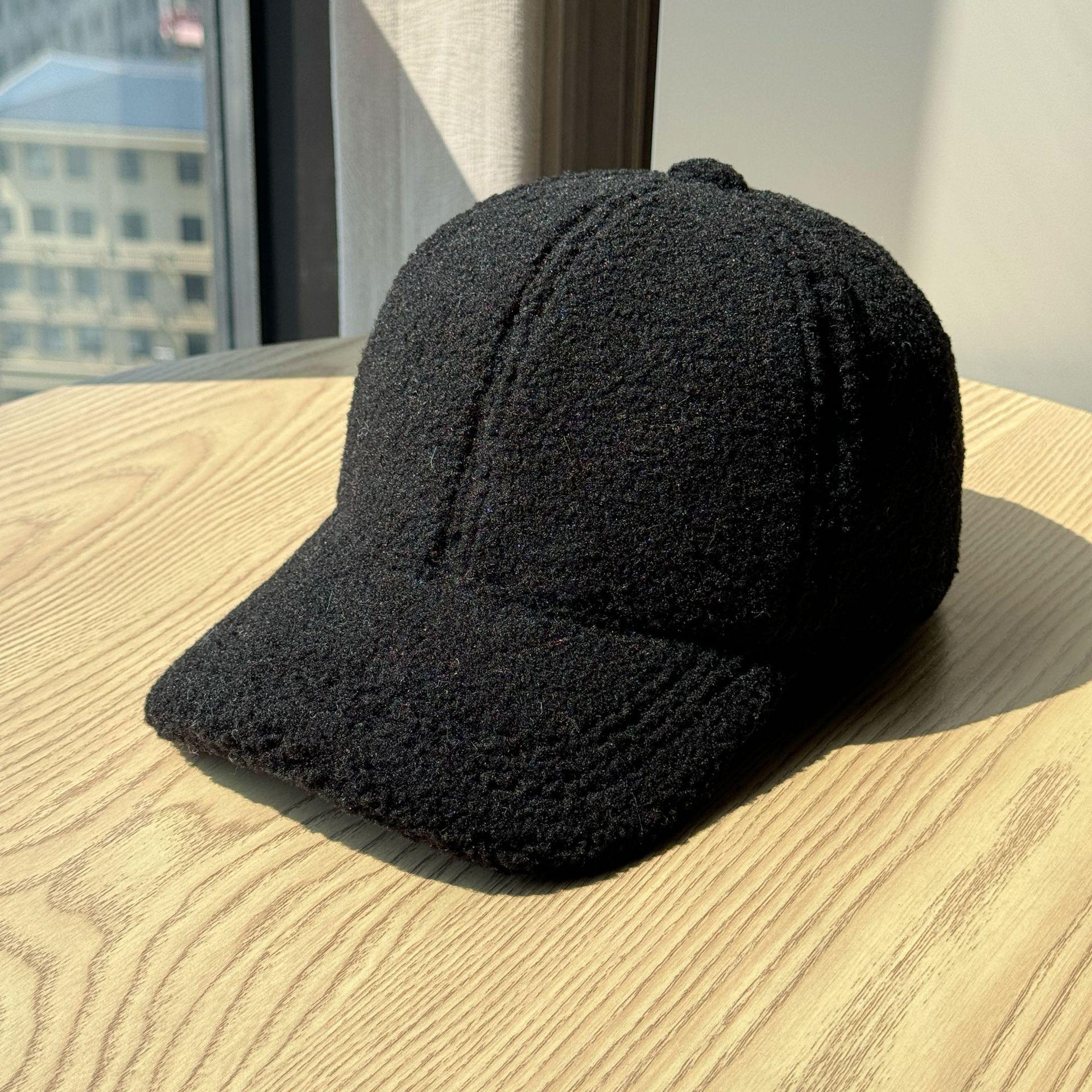 Korean-style simple and versatile wide-brimmed lamb wool baseball cap for women, new winter warm large-head circumference duckbill hat for men Adult54-60Adjustable чёрный
Korean-style simple and versatile wide-brimmed lamb wool baseball cap for women, new winter warm large-head circumference duckbill hat for men Adult54-60Adjustable чёрный