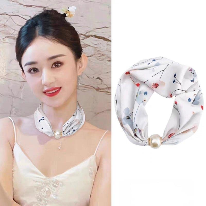 Універсальний шовковий шарф Корейська версія Модний перловий захист шиї Простий та елегантний Жіночий тонкий стиль Особистість
Універсальний шовковий шарф Корейська версія Модний перловий захист шиї Простий та елегантний Жіночий тонкий стиль Особистість