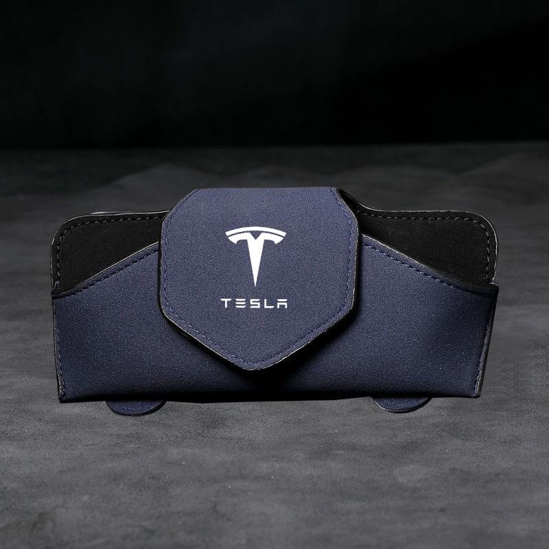 Car Eyewear Case Box Sunglasses Holder Sun Visor Storage Protective Frame Box Glasses for Tesla Model 3 Model S X Y Roadster синій
Car Eyewear Case Box Sunglasses Holder Sun Visor Storage Protective Frame Box Glasses for Tesla Model 3 Model S X Y Roadster синій