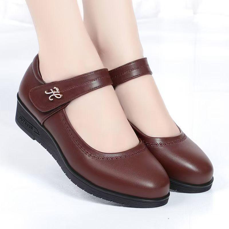 Mom shoes soft sole comfortable women s spring and autumn single shoes new middleaged versatile oneword buckle middle heel red leather shoes 41
Mom shoes soft sole comfortable women s spring and autumn single shoes new middleaged versatile oneword buckle middle heel red leather shoes 41