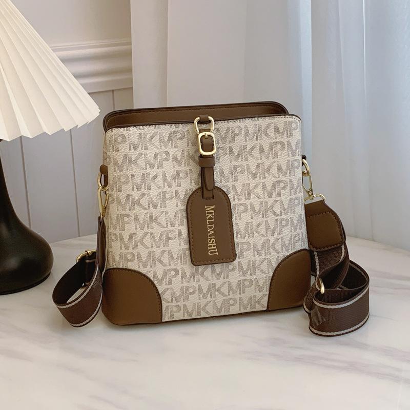 Большая вместительная женская сумка через плечо из искусственной кожи, высококачественная женская сумка-ведро, модный подарок для женщин
Большая вместительная женская сумка через плечо из искусственной кожи, высококачественная женская сумка-ведро, модный подарок для женщин