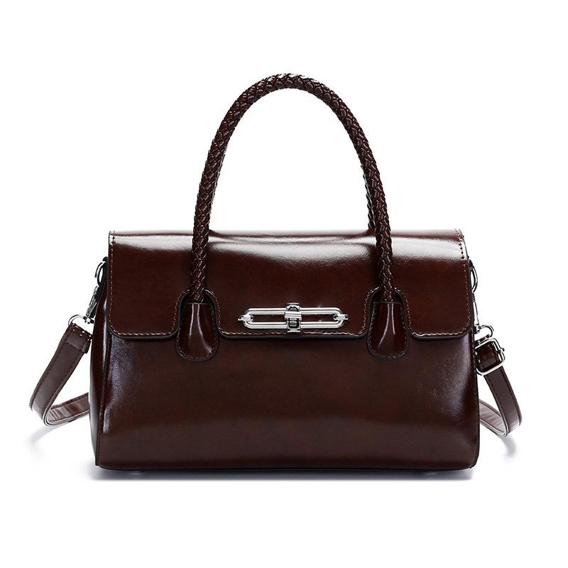 Simple and Elegant Style, Large Capacity, Fashionable, Simple and Atmospheric, One Shoulder Crossbody Bag, Hand-held Women s Bag
Simple and Elegant Style, Large Capacity, Fashionable, Simple and Atmospheric, One Shoulder Crossbody Bag, Hand-held Women s Bag