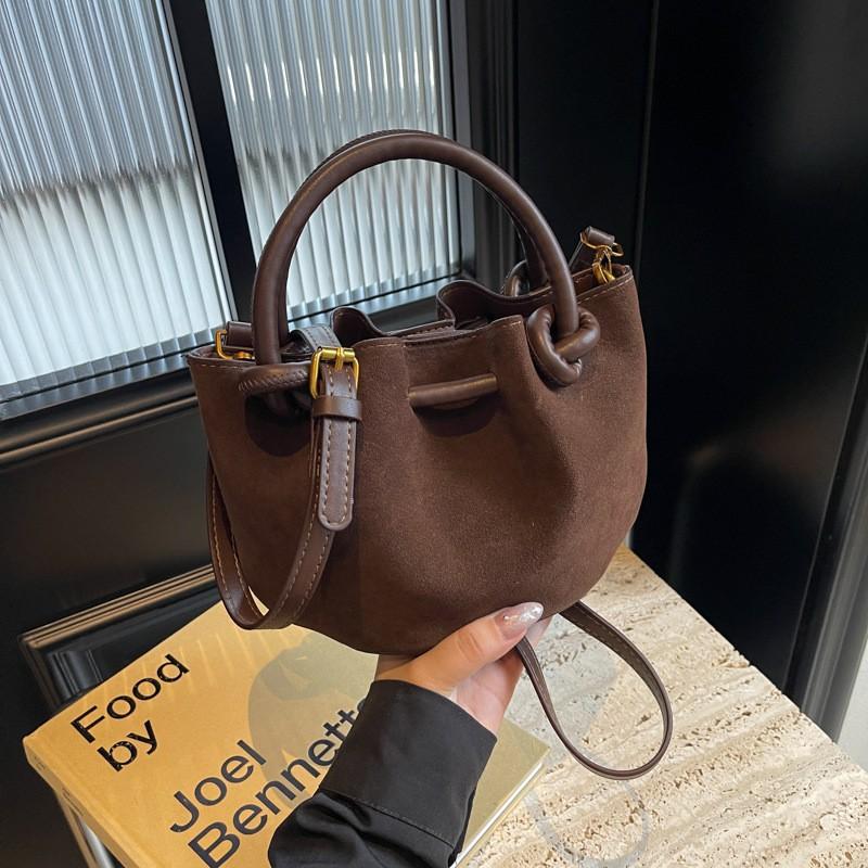 Small Design Retro Matte Handbag Women s 4 Simple High-quality Commuter Cross-body Bucket Bag
Small Design Retro Matte Handbag Women s 4 Simple High-quality Commuter Cross-body Bucket Bag