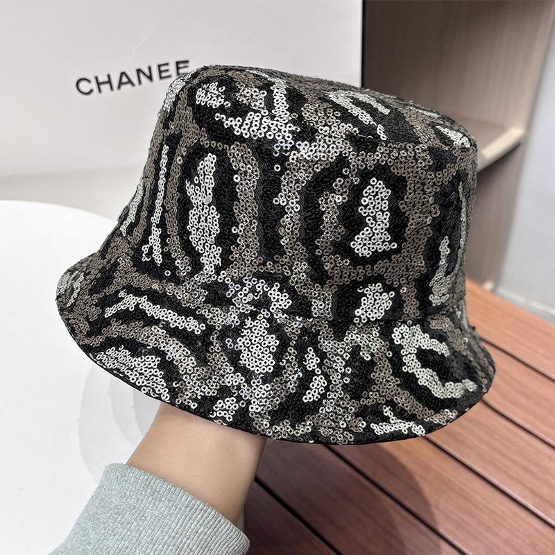 Панама с леопардовым принтом с пайетками, весенне-осенняя шляпа, женская двусторонняя панама, подчеркивающая лицо, маленькая шляпа-котелок от солнца average size
Панама с леопардовым принтом с пайетками, весенне-осенняя шляпа, женская двусторонняя панама, подчеркивающая лицо, маленькая шляпа-котелок от солнца average size