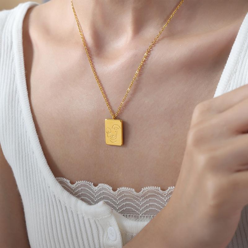 Французская индивидуальность и уникальный темперамент, выгравированное лицо, квадратное фирменное ожерелье с подвеской, универсальная маленькая фея, титановая сталь, цепочка на ключицу, ювелирные изделия
Французская индивидуальность и уникальный темперамент, выгравированное лицо, квадратное фирменное ожерелье с подвеской, универсальная маленькая фея, титановая сталь, цепочка на ключицу, ювелирные изделия