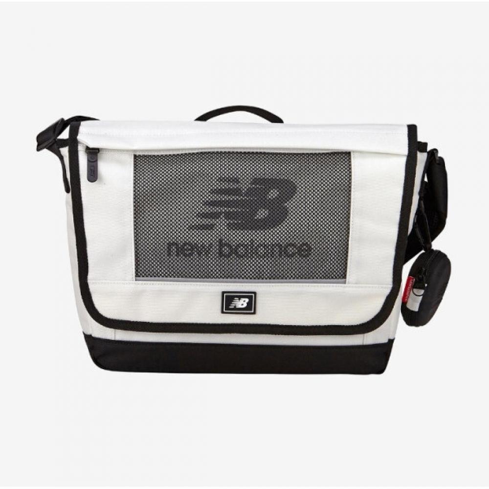 New Balance New Balance Kids Essential Messenger Bag B1 Nk8aef704u 39 NK8AEF704U 39/FREE
New Balance New Balance Kids Essential Messenger Bag B1 Nk8aef704u 39 NK8AEF704U 39/FREE