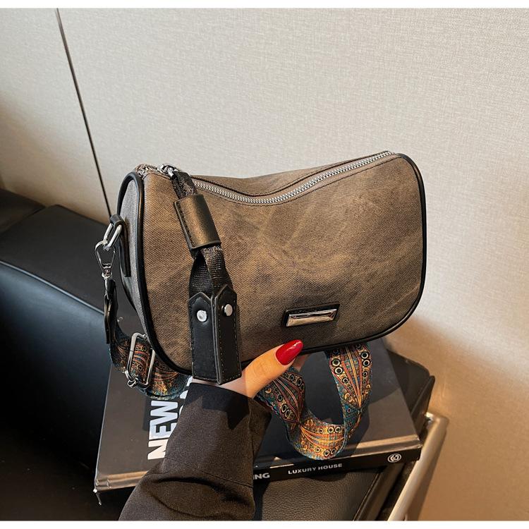 Весна 2025 модная повседневная сумка-подушка женская на плечо через плечо сумка нишевый дизайн женская сумка
Весна 2025 модная повседневная сумка-подушка женская на плечо через плечо сумка нишевый дизайн женская сумка