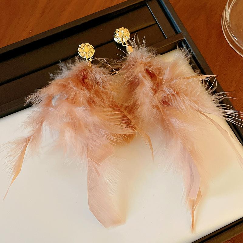 Silver needle super fairy artificial pearl feather earrings Bohemian retro exaggerated earrings niche new exquisite earrings
Silver needle super fairy artificial pearl feather earrings Bohemian retro exaggerated earrings niche new exquisite earrings