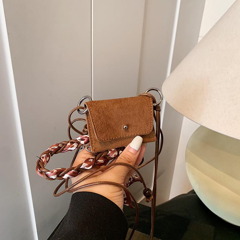 Vintage Matte Exquisite Leather Crossbody Bag Pendant Necklaces For Women Long Rope Sweater Chain Trend Jewelry Gift
Vintage Matte Exquisite Leather Crossbody Bag Pendant Necklaces For Women Long Rope Sweater Chain Trend Jewelry Gift