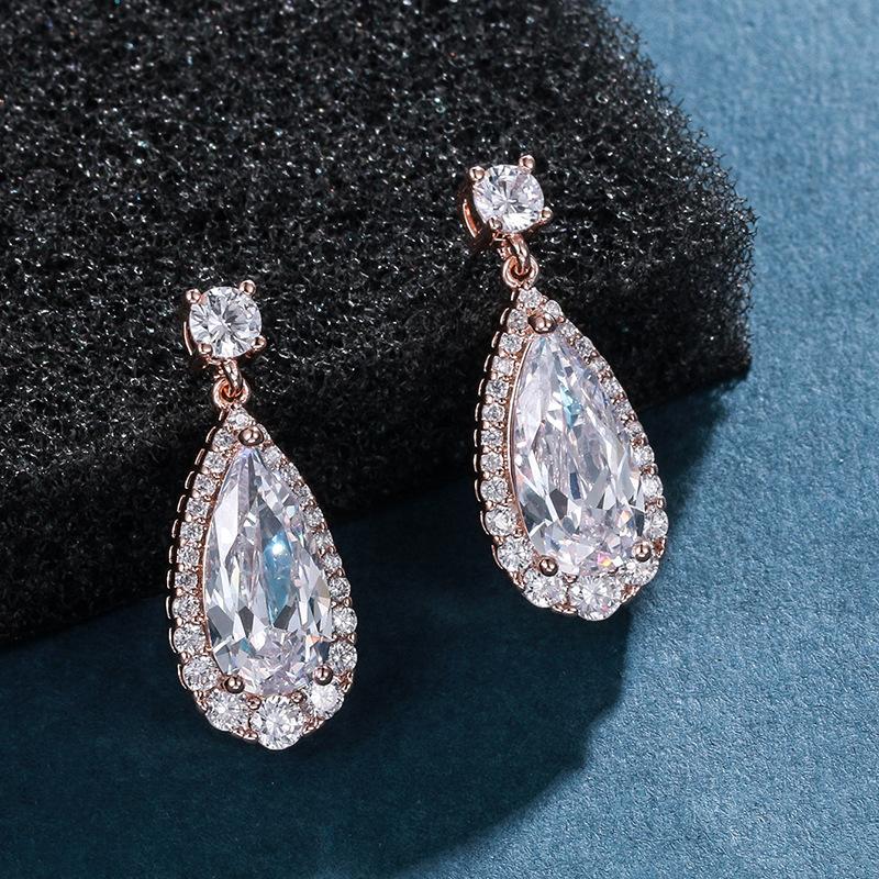 Серьги-гвоздики из высококачественной меди с инкрустацией цирконами, элегантные женские серьги, трансграничные свадебные серьги, высококлассные аксессуары
Серьги-гвоздики из высококачественной меди с инкрустацией цирконами, элегантные женские серьги, трансграничные свадебные серьги, высококлассные аксессуары