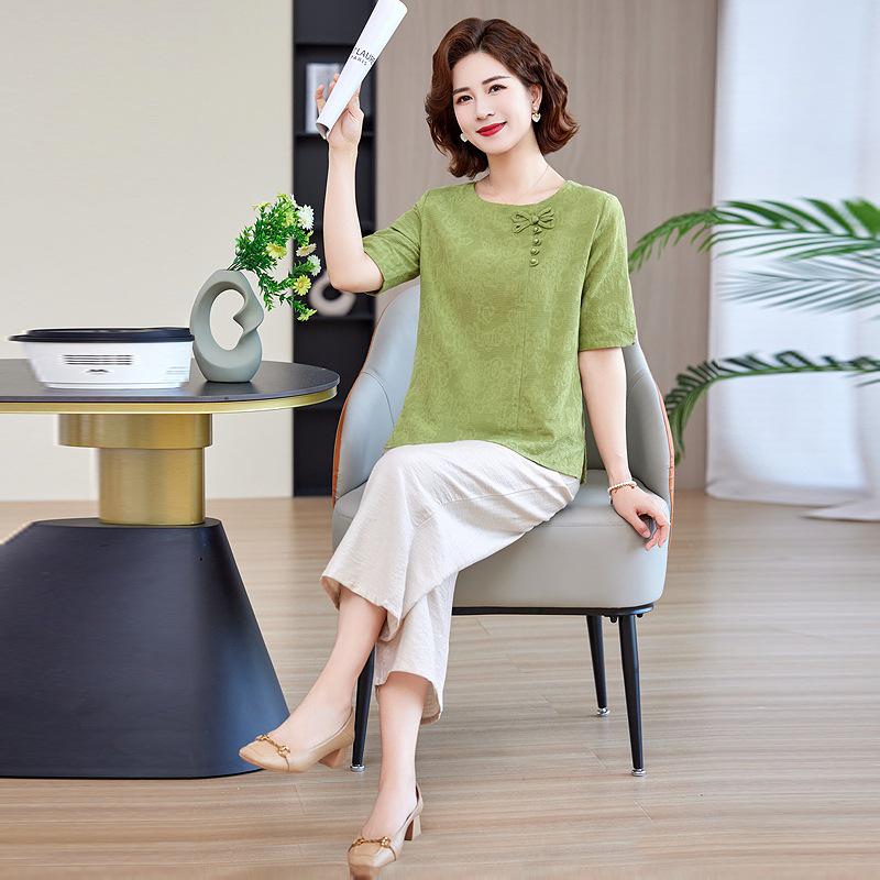 Mom s 2026 Summer Cotton Suit: Stylish Short-Sleeve T-shirt & Wide-Leg Pants Set for Middle-Aged and Elderly Women 4XL (130-145 kg)
Mom s 2026 Summer Cotton Suit: Stylish Short-Sleeve T-shirt & Wide-Leg Pants Set for Middle-Aged and Elderly Women 4XL (130-145 kg)