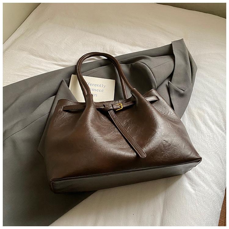 Модная сумка-тоут большой вместимости, женская новая простая темпераментная сумка подмышку, сумка-мессенджер для поездок на работу
Модная сумка-тоут большой вместимости, женская новая простая темпераментная сумка подмышку, сумка-мессенджер для поездок на работу