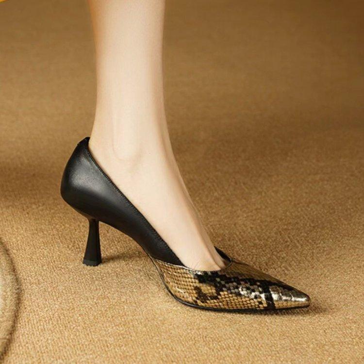 Французские черные туфли-шпильки с острым носком, женские новые туфли высокого класса с рисунком под змеиную кожу, подходящие по цвету, темпераментные одинарные туфли 40
Французские черные туфли-шпильки с острым носком, женские новые туфли высокого класса с рисунком под змеиную кожу, подходящие по цвету, темпераментные одинарные туфли 40