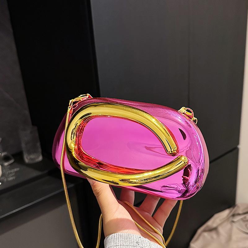 Foreign trade women s bag 2025 new European and American fashion metal wrist bag personalized glossy chain messenger dinner bag зелений
Foreign trade women s bag 2025 new European and American fashion metal wrist bag personalized glossy chain messenger dinner bag зелений