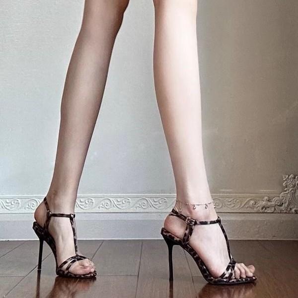 Spring and summer 2025 new open-toed sandals with buckle leopard print high heels women s thin heel super high heel sexy 9CM 35 леопардовый
Spring and summer 2025 new open-toed sandals with buckle leopard print high heels women s thin heel super high heel sexy 9CM 35 леопардовый