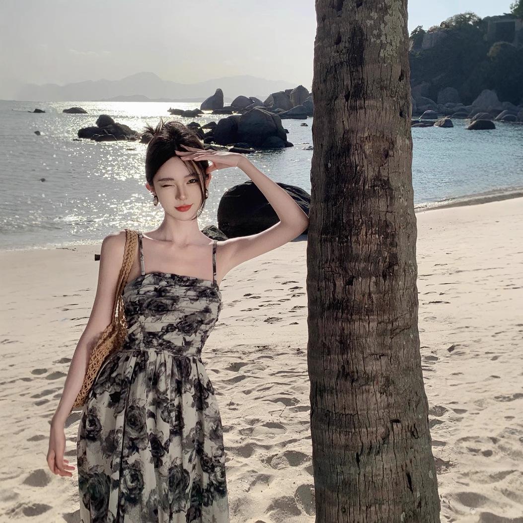 Niche Strapless Floral Pleated Dress - Sweet, Spicy, and Waist-Cinching with French-Inspired Ink Painting Design L Premium
Niche Strapless Floral Pleated Dress - Sweet, Spicy, and Waist-Cinching with French-Inspired Ink Painting Design L Premium