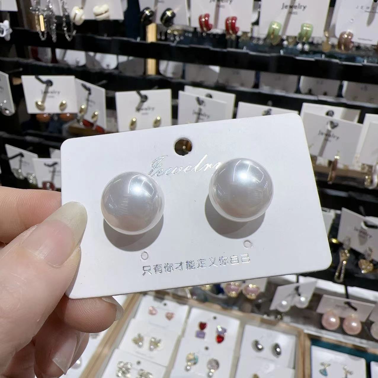 Large Round Pearl Earrings French Fashion Single Item Women s Wedding Jewelry Gifts білий
Large Round Pearl Earrings French Fashion Single Item Women s Wedding Jewelry Gifts білий