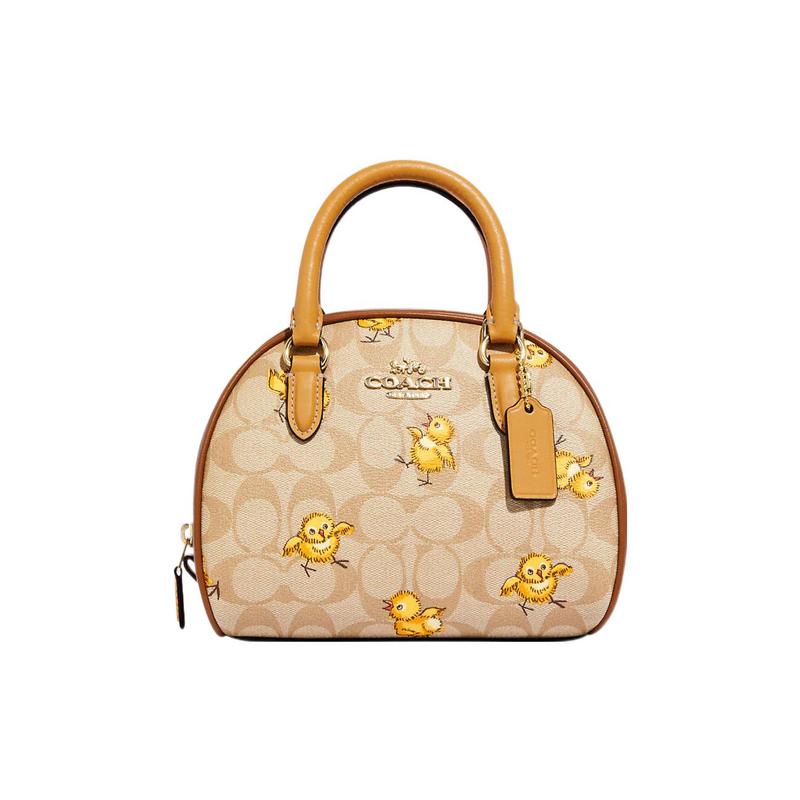 COACH handbag Sydney 20 Animal Badge Collection Zipper closure Internal multi-function pocket Chick print Calf leather details Hand-held shoulder коричневий
COACH handbag Sydney 20 Animal Badge Collection Zipper closure Internal multi-function pocket Chick print Calf leather details Hand-held shoulder коричневий