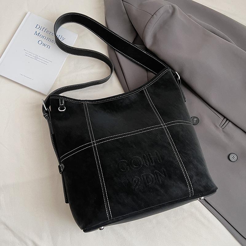 Large capacity underarm bag women s bag winter new fashion letter tote bag shoulder commuter messenger bag
Large capacity underarm bag women s bag winter new fashion letter tote bag shoulder commuter messenger bag