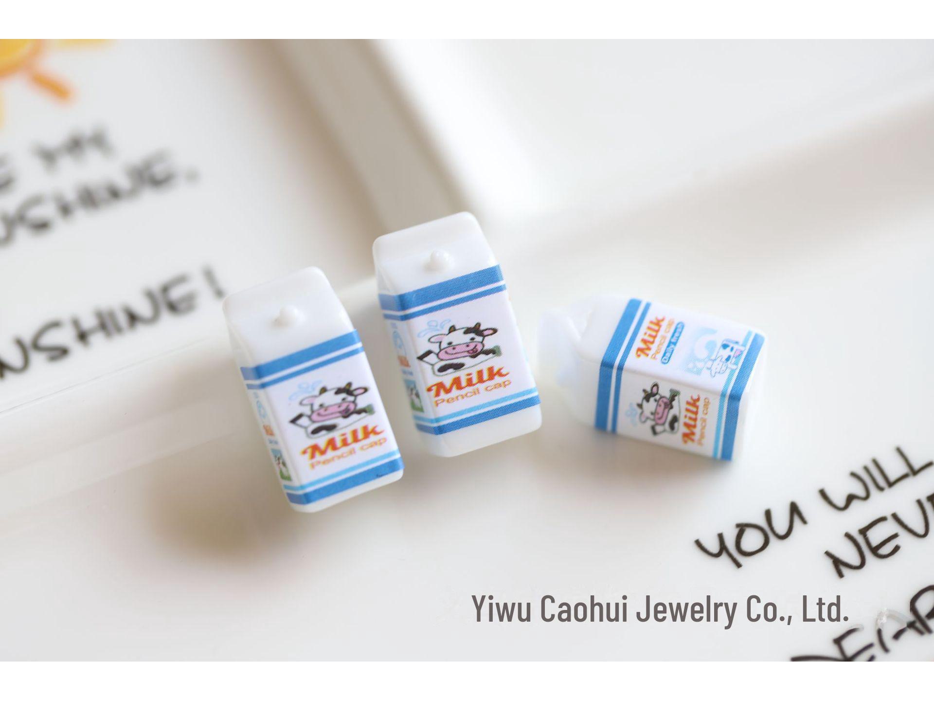 Моделювання пляшки для напоїв з молока, іграшка-іграшка з смоли для прикрас - маленькі прикраси з дизайном полуничного та яблучного соку
Моделювання пляшки для напоїв з молока, іграшка-іграшка з смоли для прикрас - маленькі прикраси з дизайном полуничного та яблучного соку