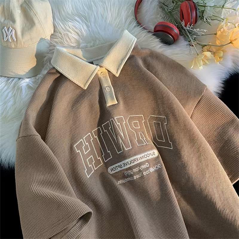 Женская преппи ретро вафельная футболка поло с прямыми плечами и короткими рукавами Extra Large
Женская преппи ретро вафельная футболка поло с прямыми плечами и короткими рукавами Extra Large