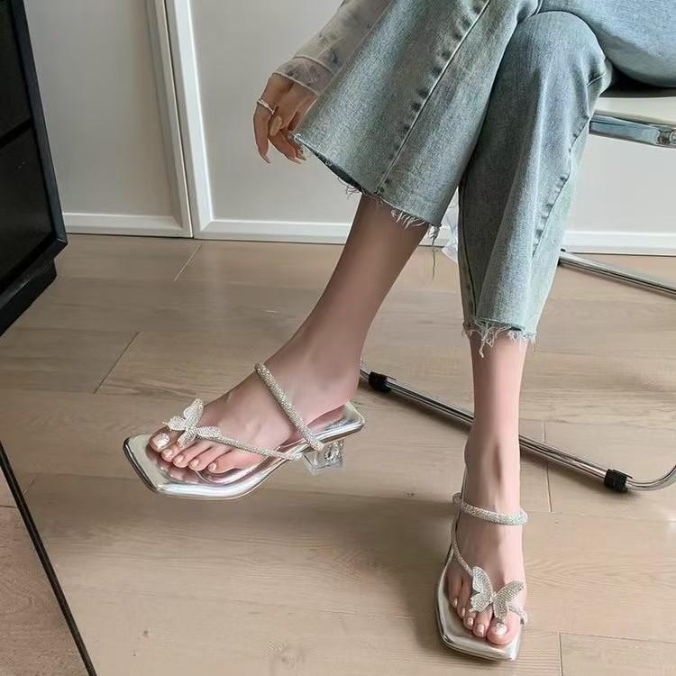 Summer 2025 new sandals women s mid-heel square head rhinestone bow open-toed crystal outer slippers one-word strap 40 срібний
Summer 2025 new sandals women s mid-heel square head rhinestone bow open-toed crystal outer slippers one-word strap 40 срібний