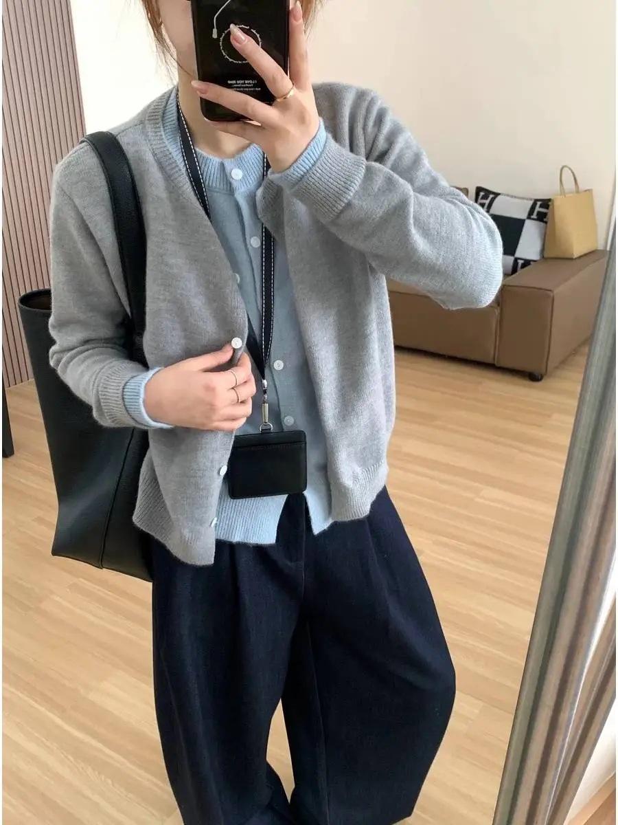 Contrasting coat Fake two-piece knitted sweater Cardigan Spring and autumn single-breasted age-reducing long-sleeved top Women L світло-сірого кольору
Contrasting coat Fake two-piece knitted sweater Cardigan Spring and autumn single-breasted age-reducing long-sleeved top Women L світло-сірого кольору