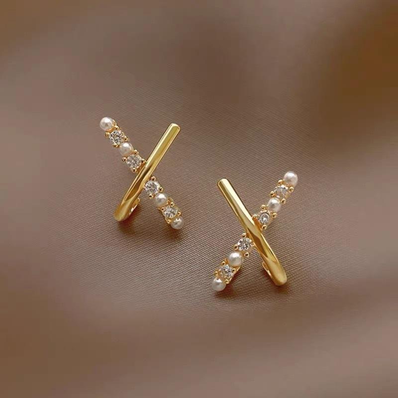Korean Exquisite X-shaped Imitation Pearl Inlaid 5A Zircon Stud Earrings for Women Wedding Party Daily Wear Jewelry Accessories золотой
Korean Exquisite X-shaped Imitation Pearl Inlaid 5A Zircon Stud Earrings for Women Wedding Party Daily Wear Jewelry Accessories золотой