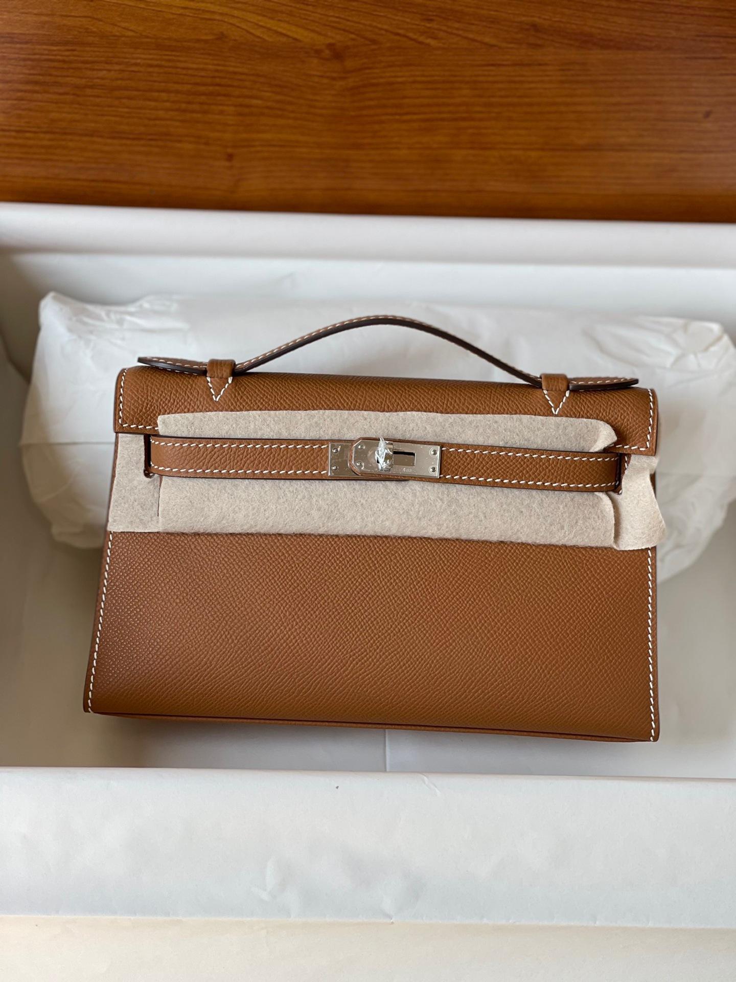 Новая женская сумка первого поколения, мини-сумка из кожи с рисунком пальмы, сумка на одно плечо 22x7x12cm
Новая женская сумка первого поколения, мини-сумка из кожи с рисунком пальмы, сумка на одно плечо 22x7x12cm