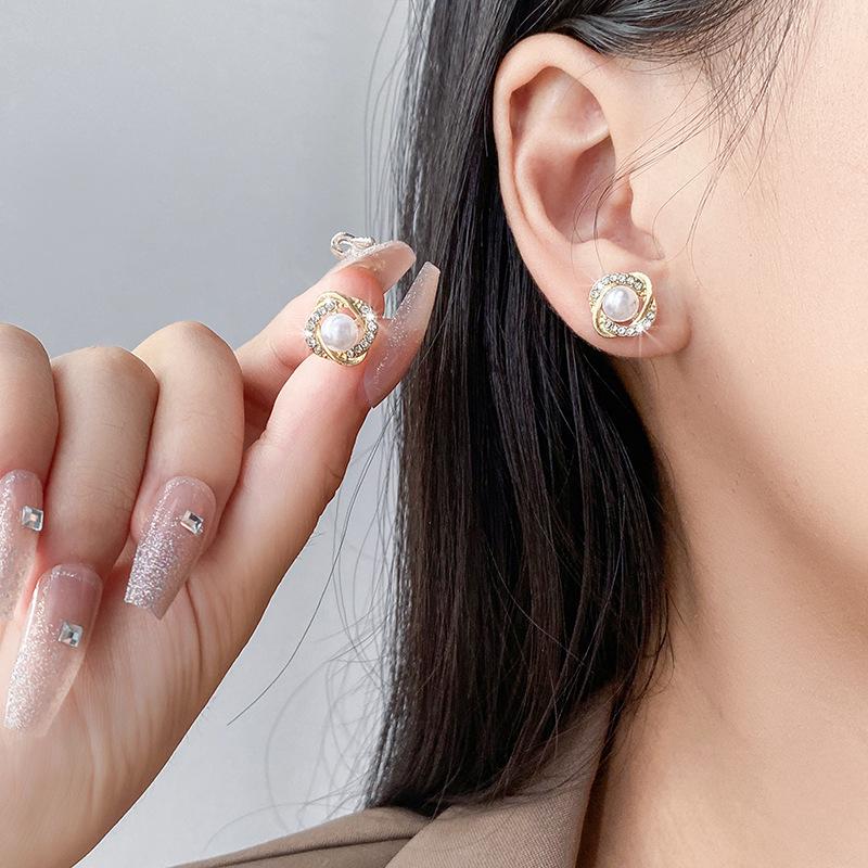Серьги с жемчугом Vortex из серебра 925 пробы: Новый, стильный и роскошный, с привлекательной нишей Electroplated
Серьги с жемчугом Vortex из серебра 925 пробы: Новый, стильный и роскошный, с привлекательной нишей Electroplated