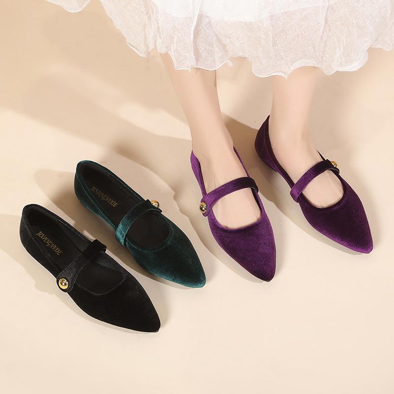 French temperament Mary Jane shoes women s 2024 new suede flat-soled single shoes spring and summer with skirt buckle beanie shoes 35 чорний
French temperament Mary Jane shoes women s 2024 new suede flat-soled single shoes spring and summer with skirt buckle beanie shoes 35 чорний