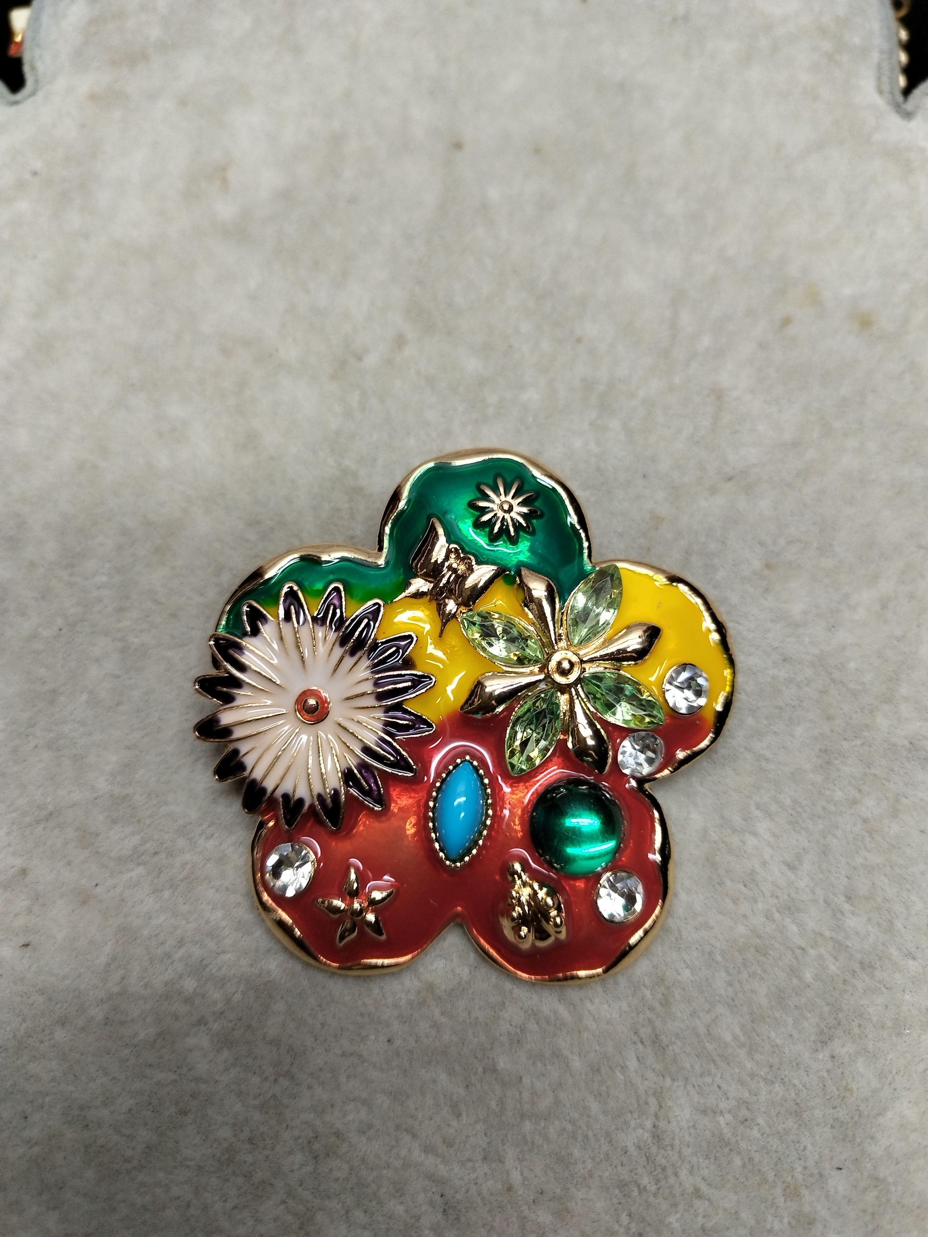 SKEDS Vintage Women Girls Classic Exquisite Enamel Brooch Pin Middle Design Lady Clothing Coat Crystal Animal Retro Badges
SKEDS Vintage Women Girls Classic Exquisite Enamel Brooch Pin Middle Design Lady Clothing Coat Crystal Animal Retro Badges