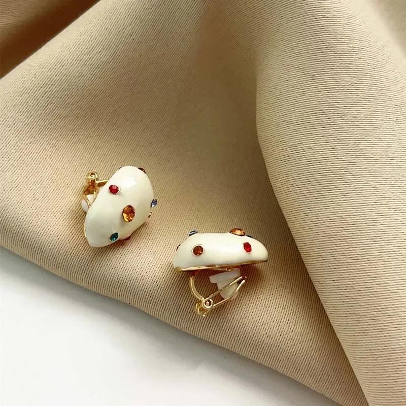 Fashion Cute Colorful Zircon Earrings for Women Exquisite White Oil Dripping Irregular Stud Earrings Party Jewelry Gift
Fashion Cute Colorful Zircon Earrings for Women Exquisite White Oil Dripping Irregular Stud Earrings Party Jewelry Gift