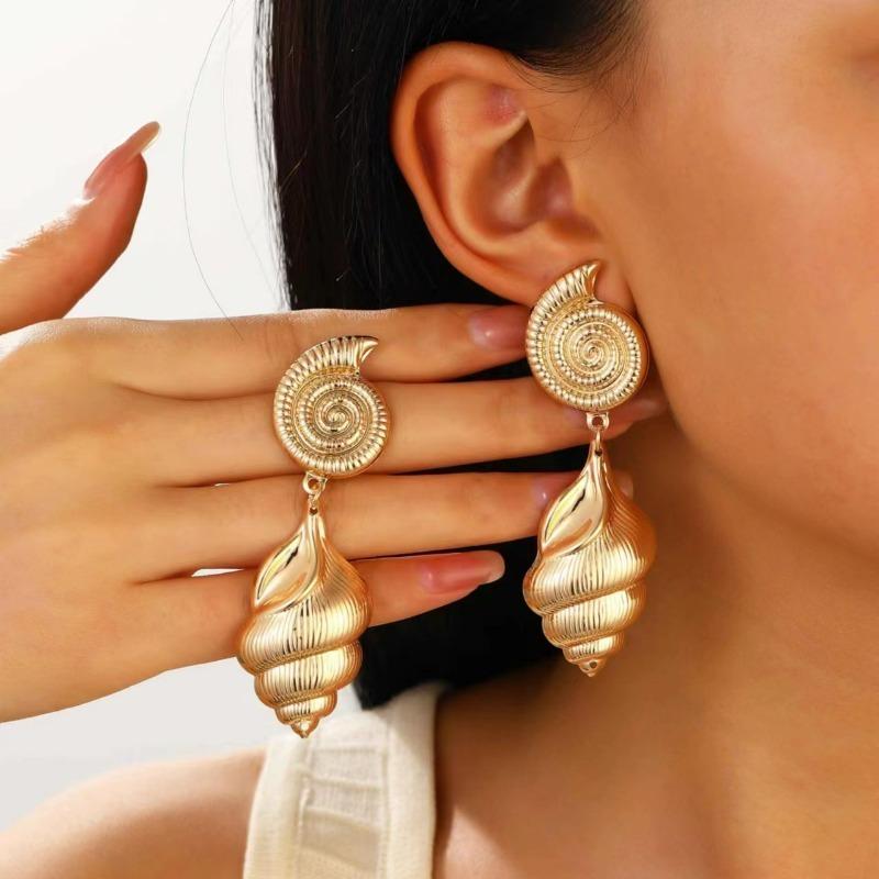 A Pair of Summer Travel Ocean Shells Seashells Starfish Pendants Earrings, Fashionable Temperament Women s Beach Party Jewelry shell N-977
A Pair of Summer Travel Ocean Shells Seashells Starfish Pendants Earrings, Fashionable Temperament Women s Beach Party Jewelry shell N-977