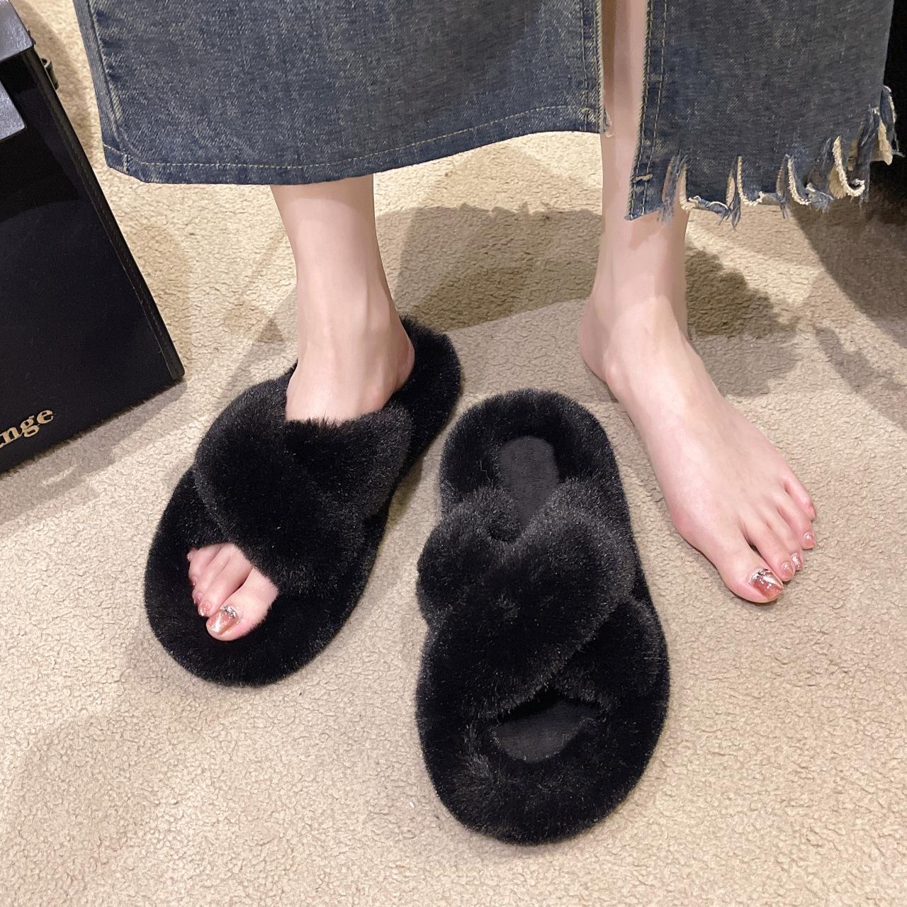 Fairy wind plush cross cotton slippers female large size outer wear 2025 new spring and autumn home use non-slip word hair 42 чорний
Fairy wind plush cross cotton slippers female large size outer wear 2025 new spring and autumn home use non-slip word hair 42 чорний