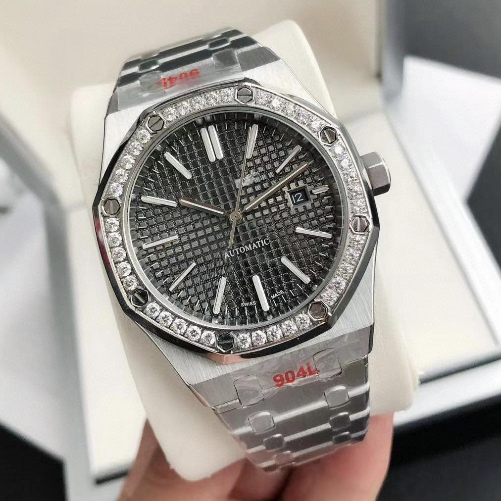 Чоловічий автоматичний годинник IWC AP Royal Oak з нержавіючої сталі з восьмигранним безелем, інкрустованим діамантами
Чоловічий автоматичний годинник IWC AP Royal Oak з нержавіючої сталі з восьмигранним безелем, інкрустованим діамантами