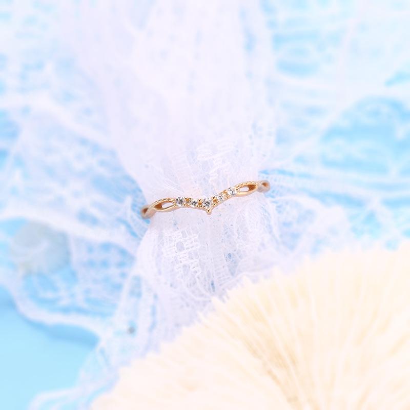 Универсальное японское V-образное циркониевое кольцо: Серебро 925 пробы для элегантного летнего образа HK 10 = US 5
Универсальное японское V-образное циркониевое кольцо: Серебро 925 пробы для элегантного летнего образа HK 10 = US 5