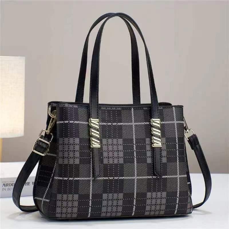 Elegant And Fashionable Large Capacity Handbag For Women In Classic Black And Beige Options StyleA
Elegant And Fashionable Large Capacity Handbag For Women In Classic Black And Beige Options StyleA