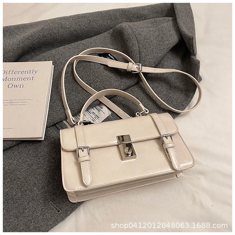 Niche high-end handbag women s 2025 new simple fashion versatile casual foreign style commuter shoulder messenger bag
Niche high-end handbag women s 2025 new simple fashion versatile casual foreign style commuter shoulder messenger bag