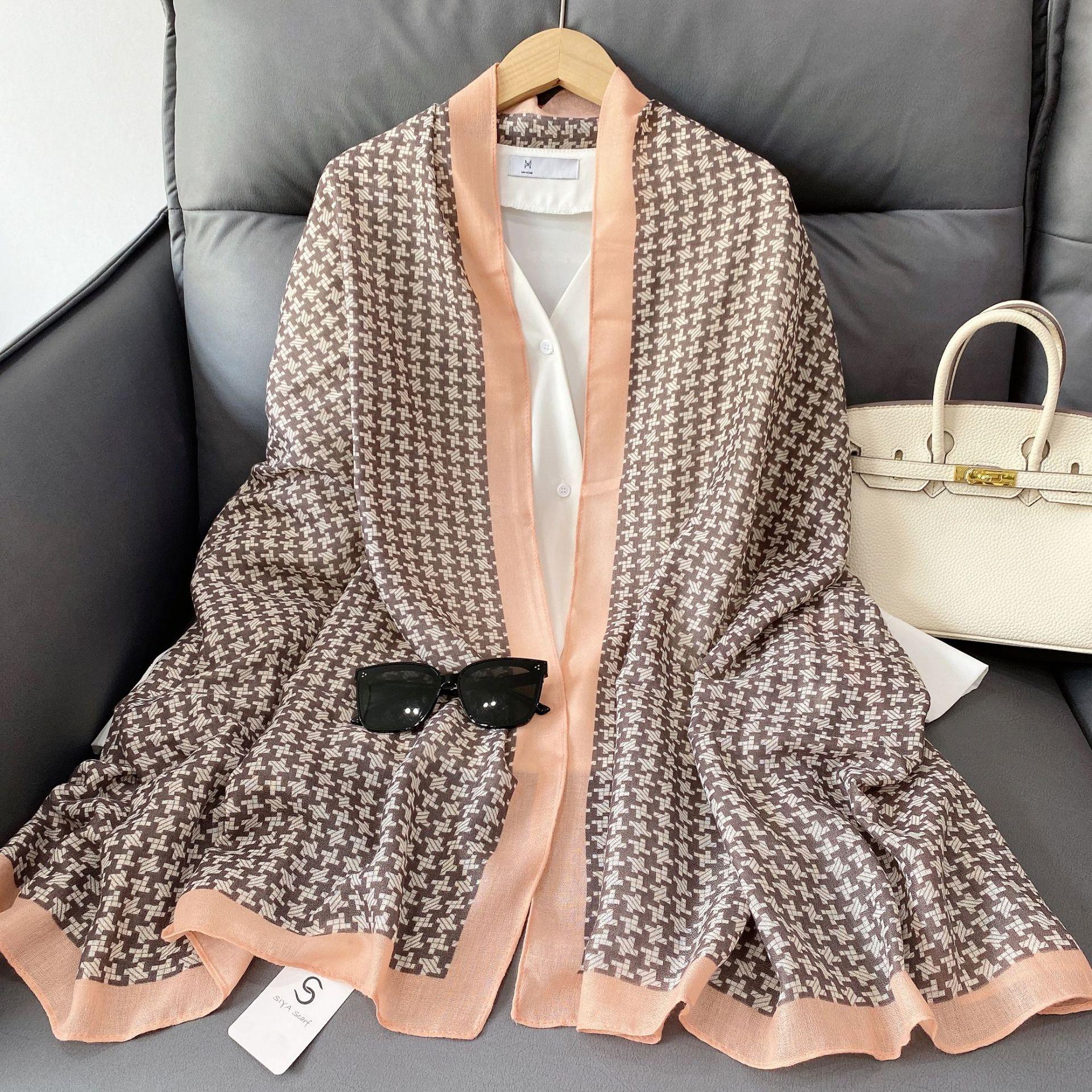 Simple and fashionable classic black and white star plaid cotton and linen feel scarf women s shawl dual-purpose autumn and winter warm thick 180*85cm
Simple and fashionable classic black and white star plaid cotton and linen feel scarf women s shawl dual-purpose autumn and winter warm thick 180*85cm