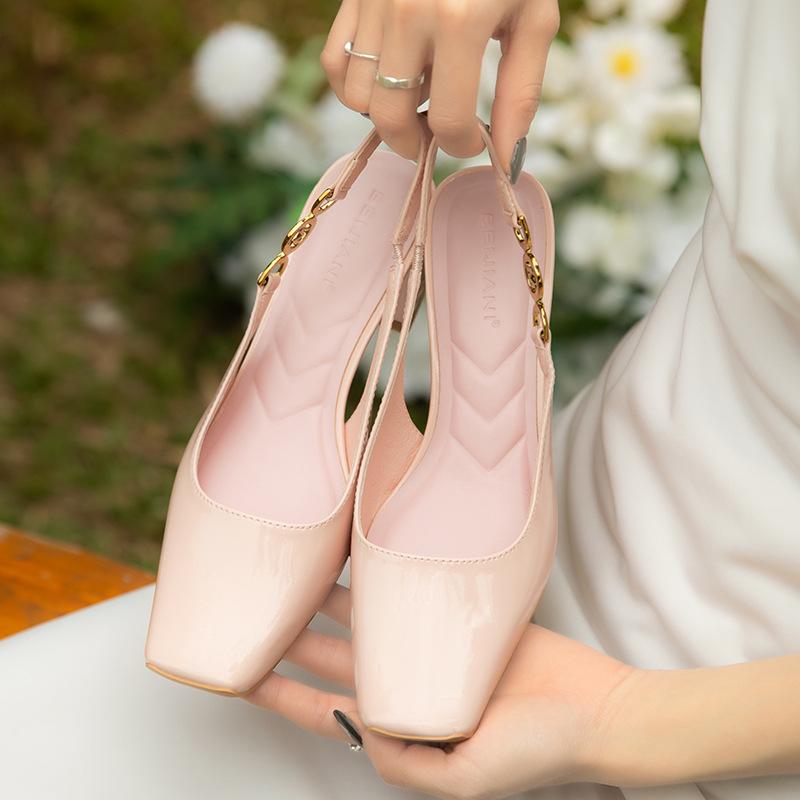 Patent Leather Mid-Heel Backless Mary Jane Sandals - Square Toe Women s Summer Shoes 39 грязно-белый
Patent Leather Mid-Heel Backless Mary Jane Sandals - Square Toe Women s Summer Shoes 39 грязно-белый