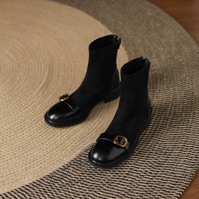 Korean version of the new rubber-soled Martin boots elastic suede solid color square heel round head autumn and winter large size zipper medium boots 39
Korean version of the new rubber-soled Martin boots elastic suede solid color square heel round head autumn and winter large size zipper medium boots 39