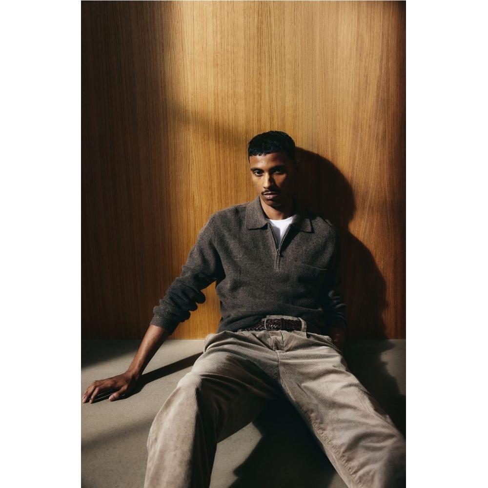 Свитер HM Zip Top Regular Fit Brown XS 
Свитер HM Zip Top Regular Fit Brown XS