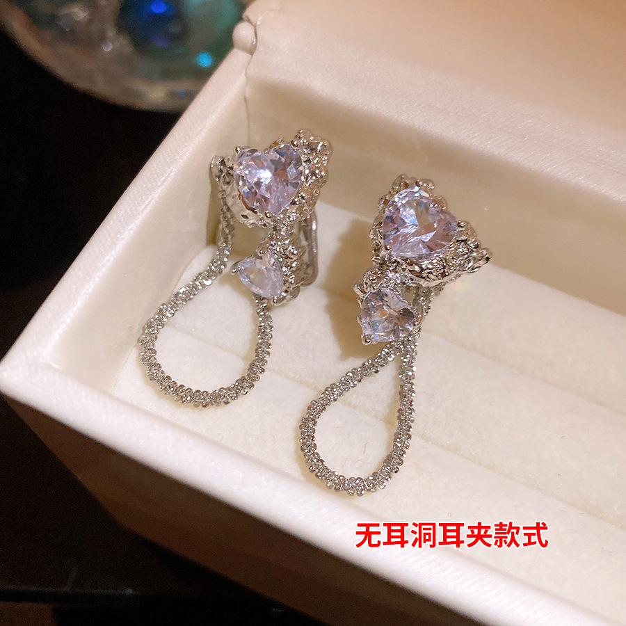 Ear bone clip without ear hole female designer zircon love earrings female new niche design high-end jewelry
Ear bone clip without ear hole female designer zircon love earrings female new niche design high-end jewelry