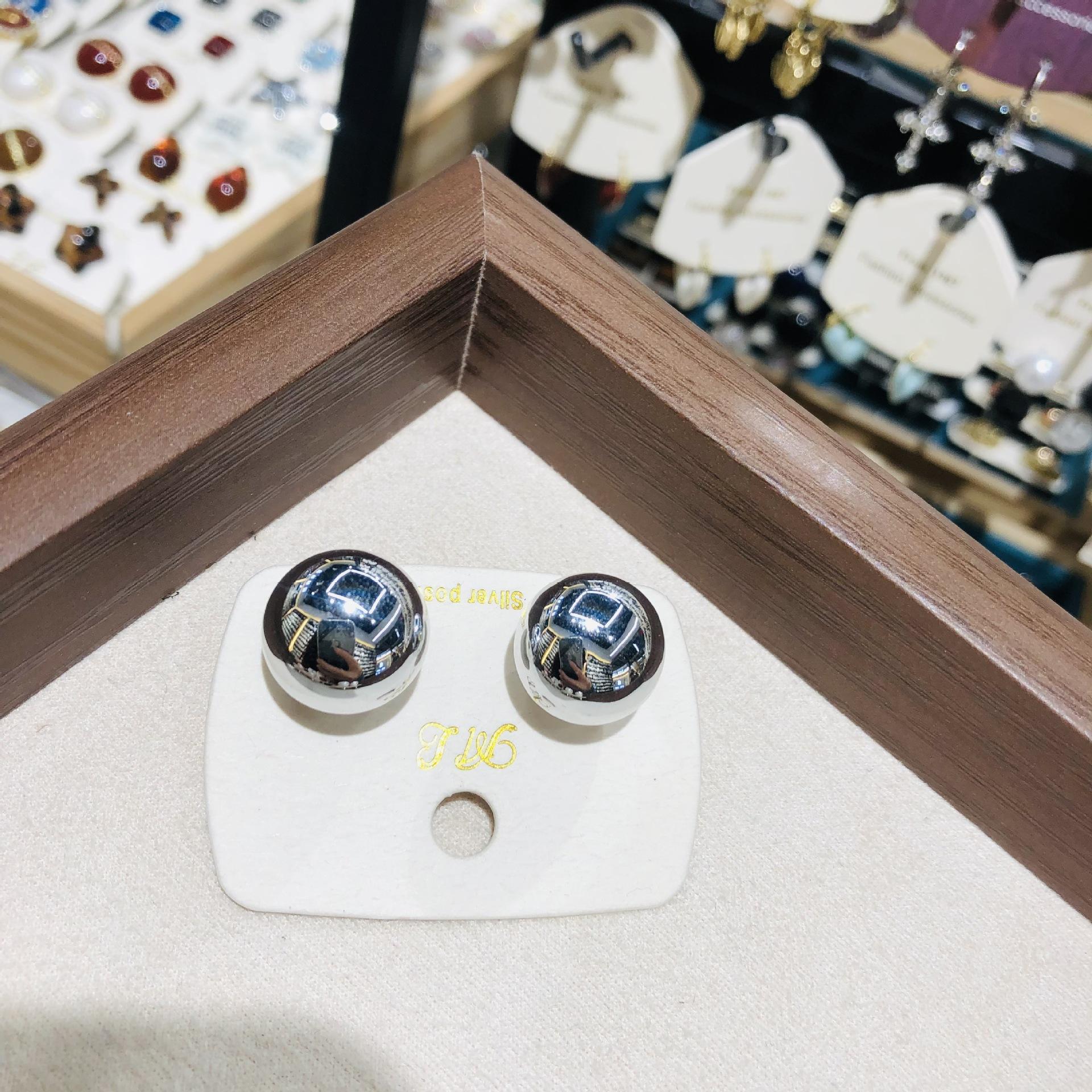 New Trend Minimalist Simulation Pearl Stud Earring for Women Girls Elegant Romantic Wedding Earrings Fashion Korean Jewelry
New Trend Minimalist Simulation Pearl Stud Earring for Women Girls Elegant Romantic Wedding Earrings Fashion Korean Jewelry