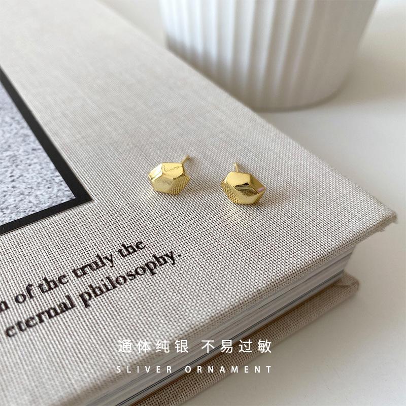 Неправильная геометрия 925 стерлингового серебра серьги-гвоздики ветер простой дизайн Sense ins холодный ветер персонализированные серьги украшения для женщин 925 silver
Неправильная геометрия 925 стерлингового серебра серьги-гвоздики ветер простой дизайн Sense ins холодный ветер персонализированные серьги украшения для женщин 925 silver