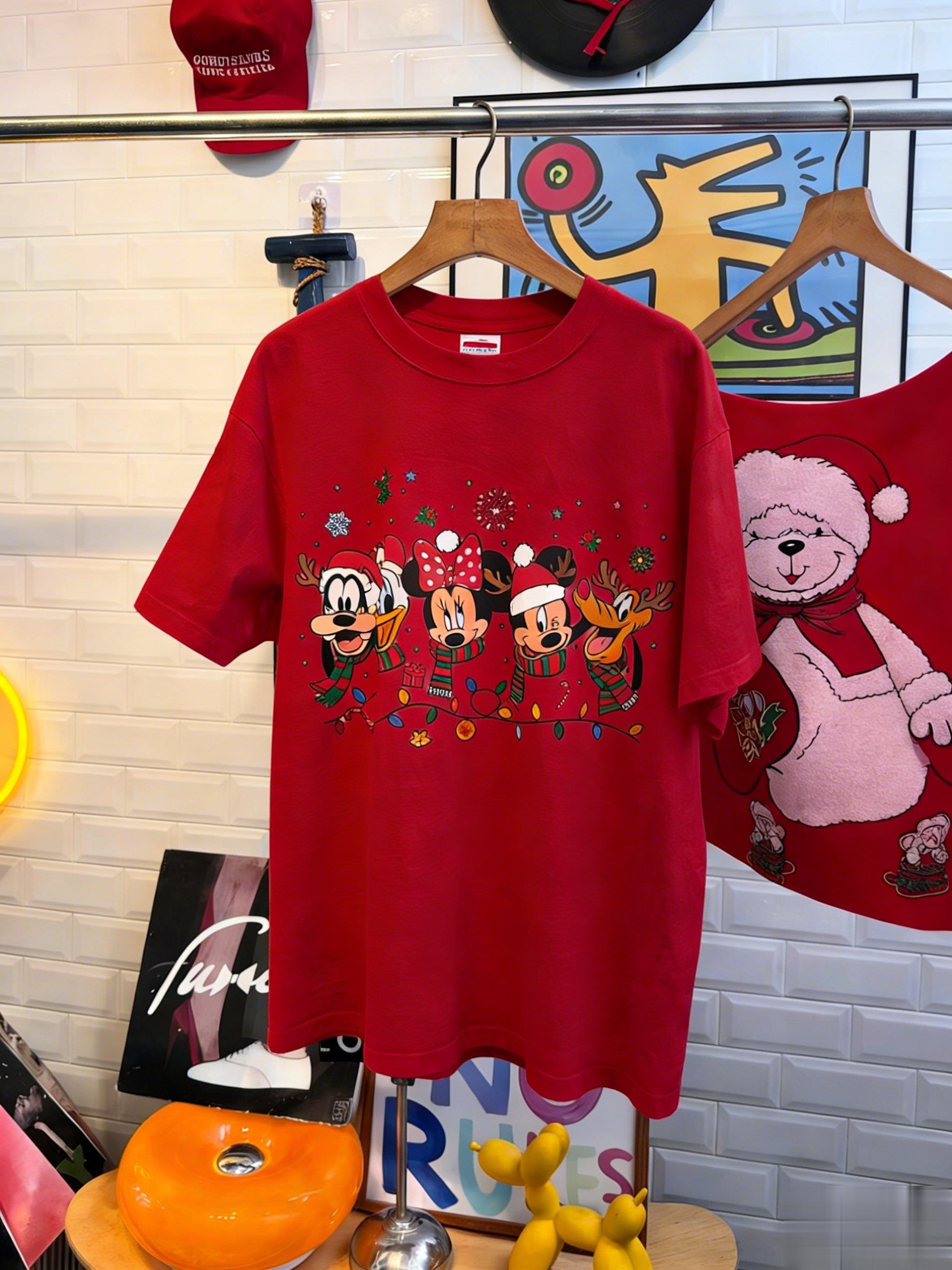 Disney Mickey Minnie Christmas T Shirt Women Man Women Cotton Short Sleeve Graphic Tee Streetwear Oversized Casual Tops 2026 Y2k S
Disney Mickey Minnie Christmas T Shirt Women Man Women Cotton Short Sleeve Graphic Tee Streetwear Oversized Casual Tops 2026 Y2k S